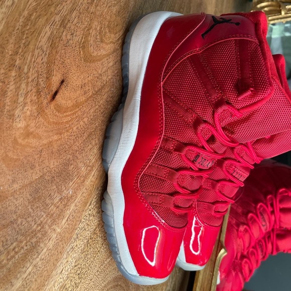 Air Jordan 11 Retro Win Like 96 size boys 5.5Y - Picture 3 of 5
